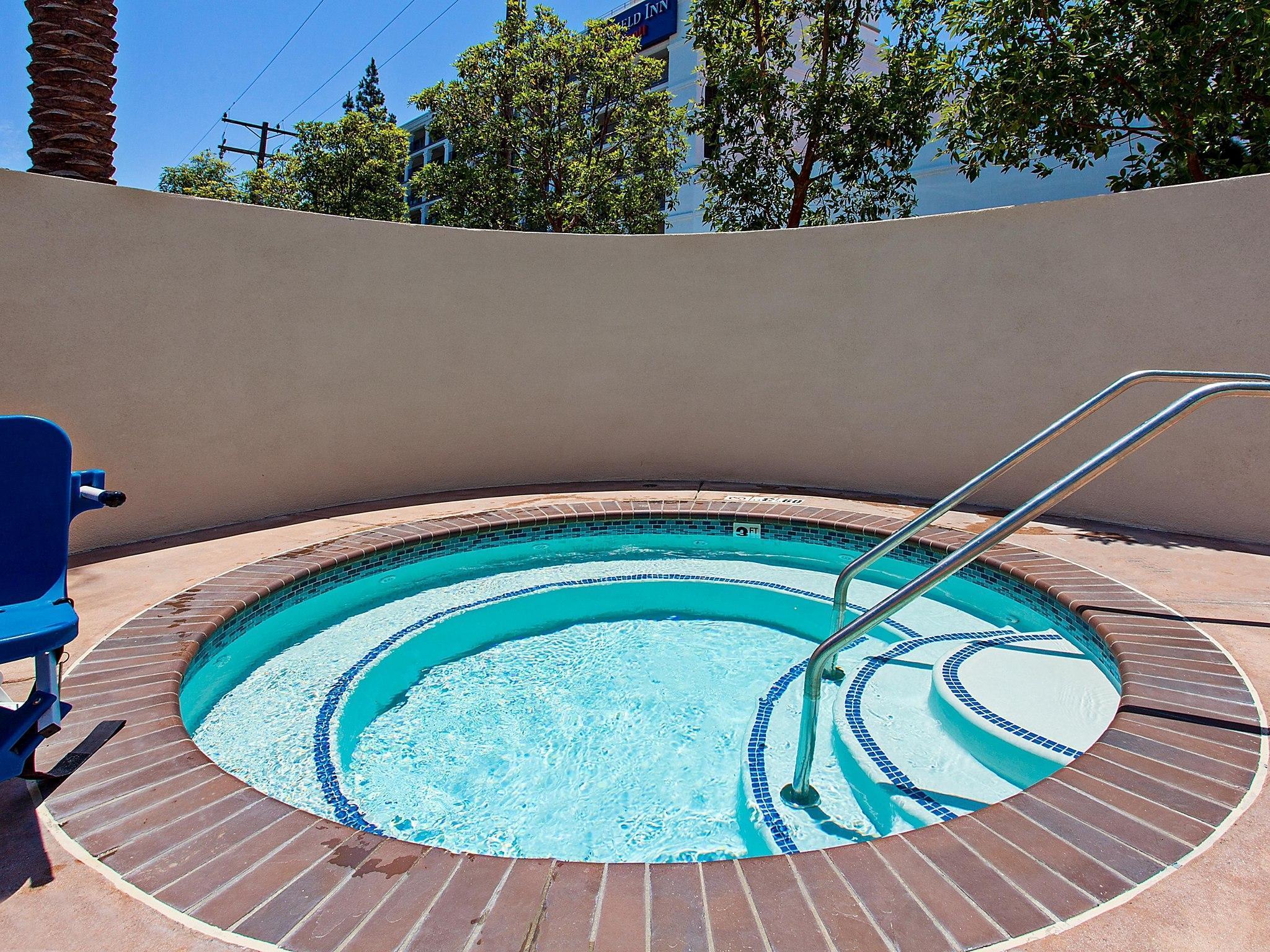 Holiday Inn Express & Suites Anaheim Resort Area By Ihg Exterior photo
