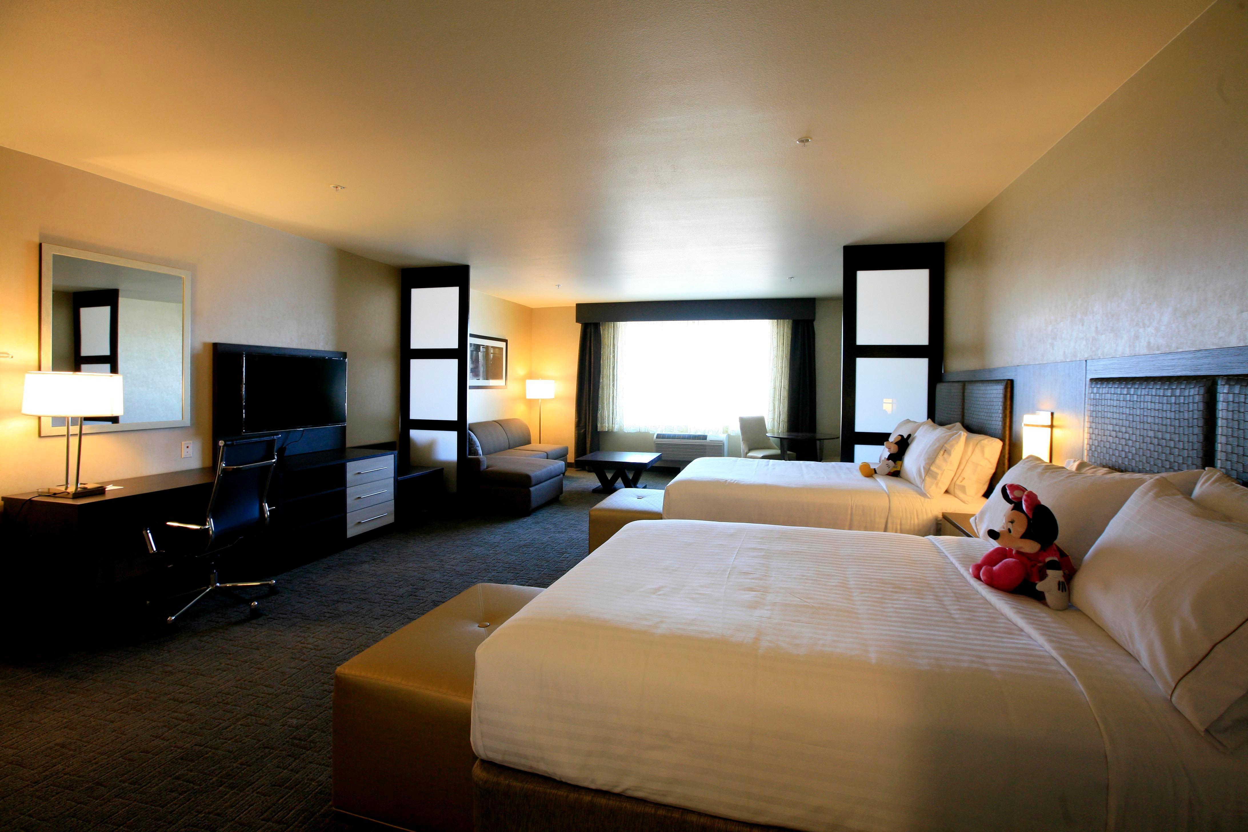 Holiday Inn Express & Suites Anaheim Resort Area By Ihg Exterior photo