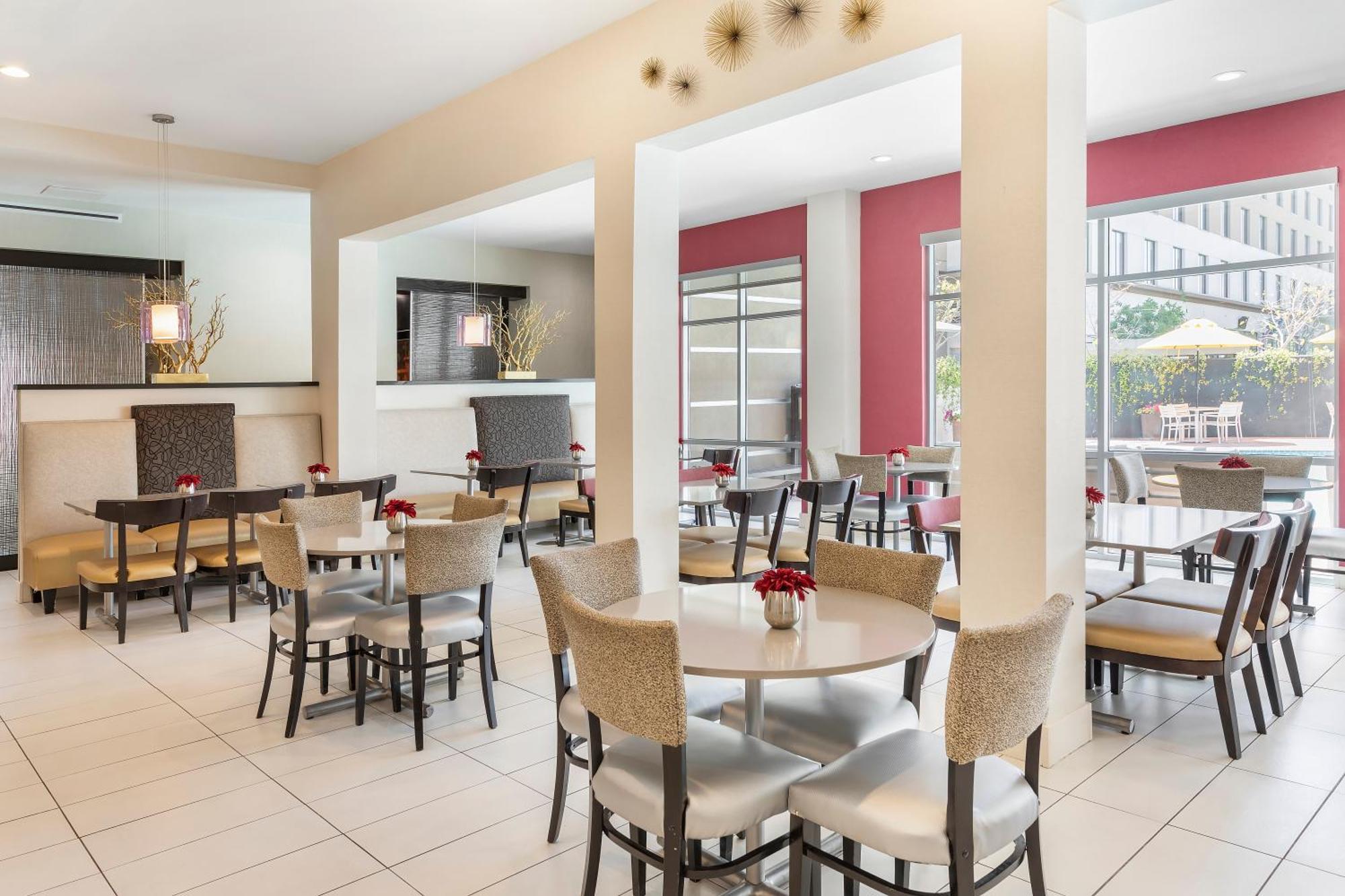 Holiday Inn Express & Suites Anaheim Resort Area By Ihg Exterior photo